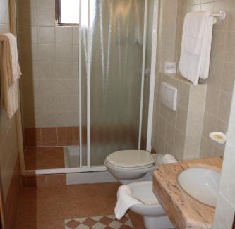 Clusane Hotel | Cozy Retreat at Albergo Ristorante Punta Dell'Est