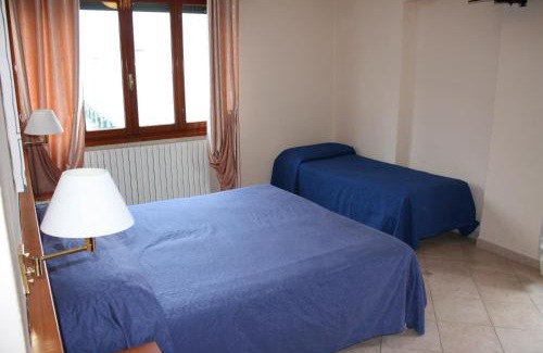 Clusane Hotel | Cozy Retreat at Albergo Ristorante Punta Dell'Est