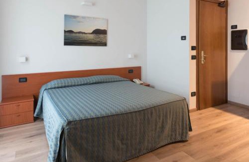 Sale Marasino Hotel | Discover Oceanfront Comfort at Albergo Ristorante Orazio