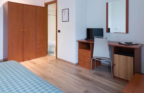 Sale Marasino Hotel | Discover Oceanfront Comfort at Albergo Ristorante Orazio