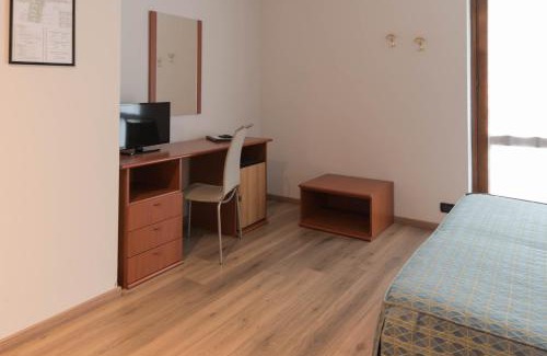 Sale Marasino Hotel | Discover Oceanfront Comfort at Albergo Ristorante Orazio