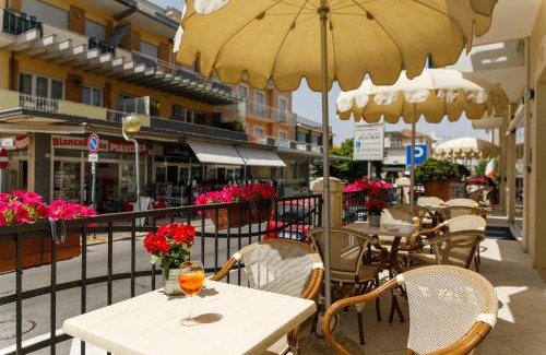 Viserba Hotel | Oceanfront Albergo Roma Spiaggia: Rated 8.7/10 Stay