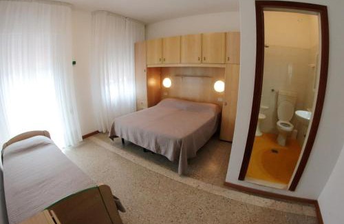 San Briccio Hotel | Relax at Albergo Rosa: Beachfront Escape with Ocean Views