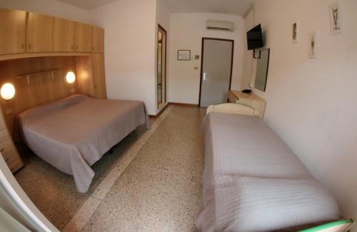 San Briccio Hotel | Relax at Albergo Rosa: Beachfront Escape with Ocean Views