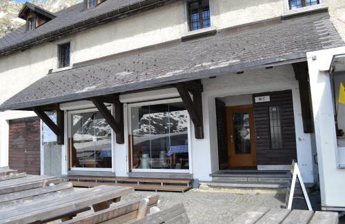 Lu Hotel | Cozy Albergo San Gottardo: Pet-Friendly Oasis Awaits