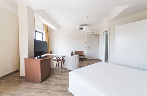 Chiavari Hotel | Discover Albergo Santa Maria: Family-Friendly Comfort Awaits