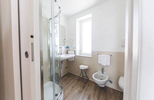 Chiavari Hotel | Discover Albergo Santa Maria: Family-Friendly Comfort Awaits