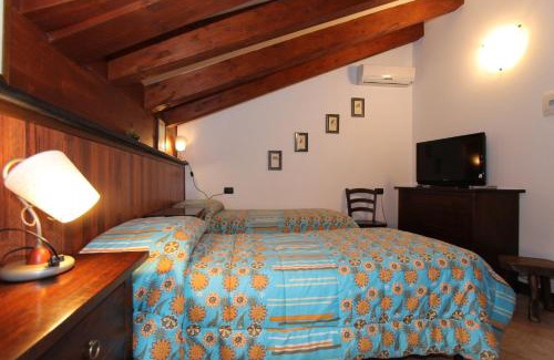 Molini di Triora Hotel | Pet-Friendly Albergo Santo Spirito with Restaurant & Hot Tub