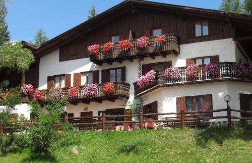 Tret Hotel | Albergo Scoiattolo: Pet-Friendly Retreat with High Ratings