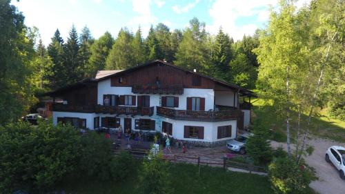 Tret Hotel | Albergo Scoiattolo: Pet-Friendly Retreat with High Ratings