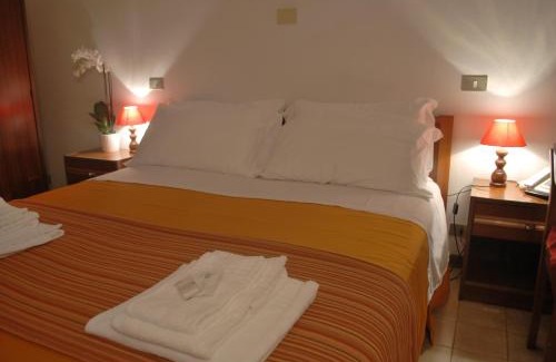 Castelnuovo Magra Hotel | Inviting Stay at Albergo Smeraldo with Breakfast Included