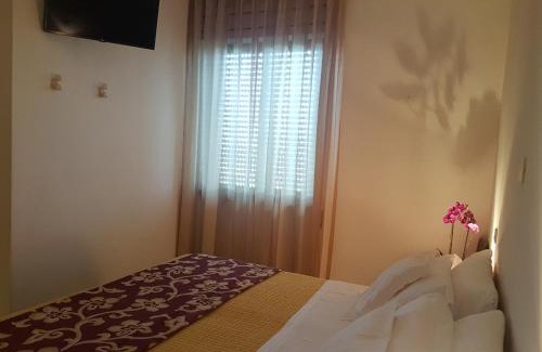 Castelnuovo Magra Hotel | Inviting Stay at Albergo Smeraldo with Breakfast Included