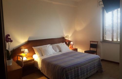 Castelnuovo Magra Hotel | Inviting Stay at Albergo Smeraldo with Breakfast Included