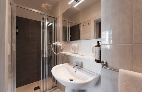 Chiavari Hotel | Exceptional Albergo Stella Del Mare with Spa and Pool Access