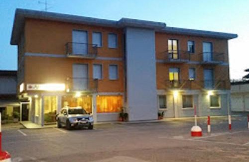 Sevegliano Hotel | Pet-Friendly Retreat at Albergo Trattoria AL TAJ