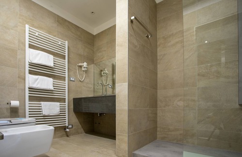 Parma Hotel | Albergo Tre Ville: Family-Friendly Retreat with Pool & Spa