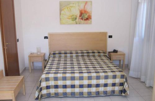 Rodi Garganico Hotel | Relax at Albergo Villa Vittoria with Ocean View & Pool