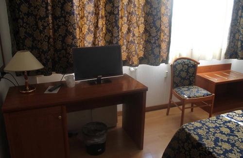 Ovada Hotel | Albergo Vittoria: Family-Friendly Hotel with Restaurant & Breakfast