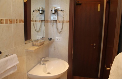 Ovada Hotel | Albergo Vittoria: Family-Friendly Hotel with Restaurant & Breakfast