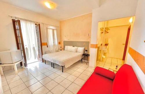 Toscolano Maderno Hotel | Albergo Vittoria: Oceanfront Retreat with Family-Friendly Perks