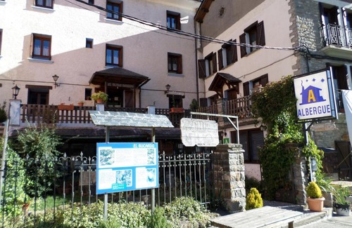 Linas de Broto Hostel | Guest Rated: Albergue El Último Bucardo with Breakfast & Dining
