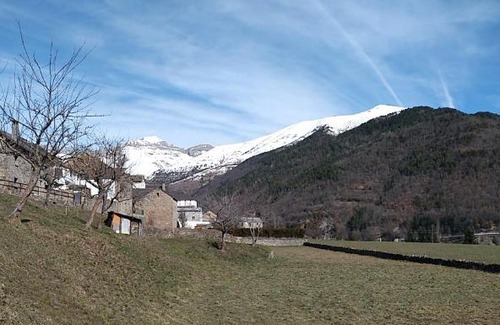 Linas de Broto Hostel | Guest Rated: Albergue El Último Bucardo with Breakfast & Dining
