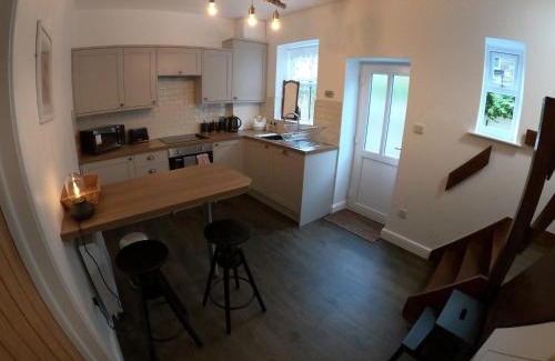 Skipton House | Elegant Albert Cottage: 9.5/10 Rating with Breakfast Included
