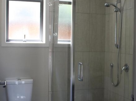 Hamilton East Hotel | Stylish Albert Court Motor Lodge with Spa & Breakfast Included