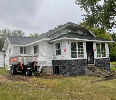Albert Lea House | Experience the Albert Lea Revival with Family-Friendly Amenities