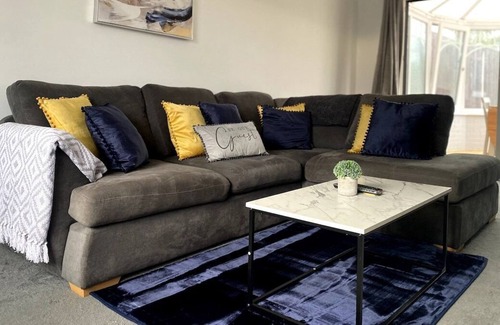 Parkgate House | Albert Place, Rotherham, Lavish 2-bed Home