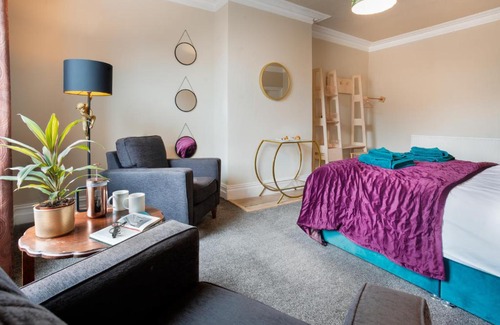 Colne Apartment | Pet and Child Friendly Albert Road Apartments Flat 2