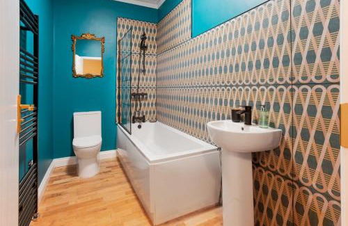 Colne Apartment | Pet and Child Friendly Albert Road Apartments Flat 2