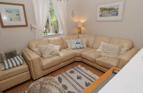 Falmouth House | Experience Albert's Den: 4-Star Family and Pet-Friendly Stay
