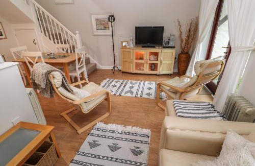 Falmouth House | Experience Albert's Den: 4-Star Family and Pet-Friendly Stay