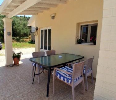 Notos House | Family-Friendly Stay at Albert's Place - Guest Rated 9.8