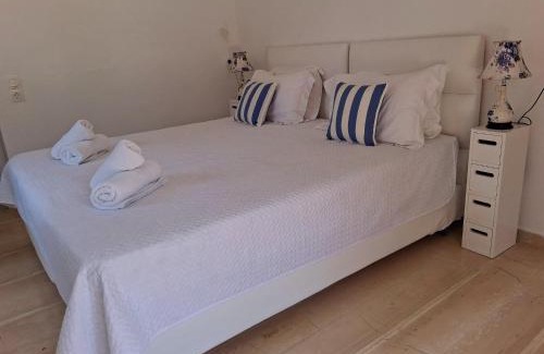 Notos House | Family-Friendly Stay at Albert's Place - Guest Rated 9.8