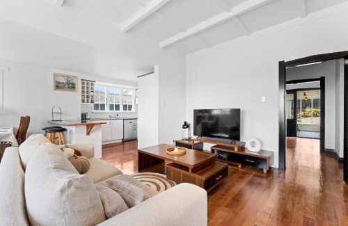 Mount Albert Apartment | Family-Friendly Stay at Albert.T Home - Rated 8.8/10