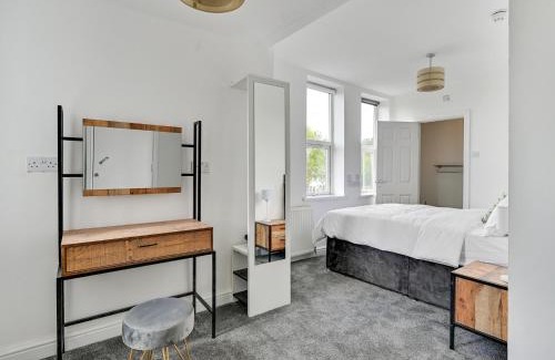 Salford Hotel | Budget-Friendly Stay at Albert View Rooms - Great Location!