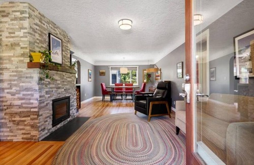 Concordia House | Relaxing Alberta Arts Retreat with Hot Tub & Yoga Studio