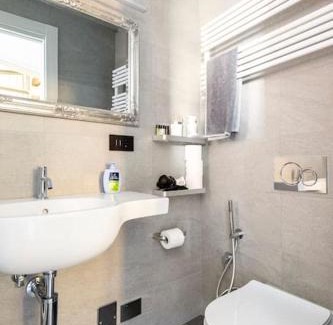 Manarola House | Elegant ALBERTA Rooms in Manarola - Rated 9.7/10 by Guests