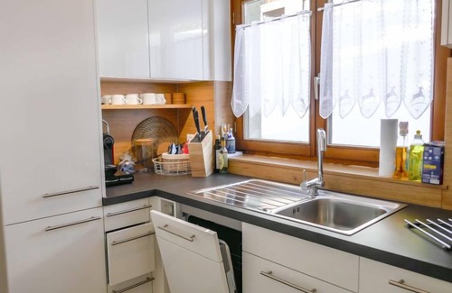 Davos Apartment | Guest Rated: Comfortable Albertistrasse Apt. 9 with Lake View