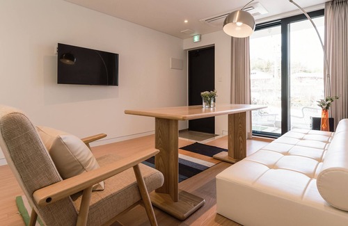 Gyeongju House | Elegant Albescent Pool Villa with Family-Friendly Amenities
