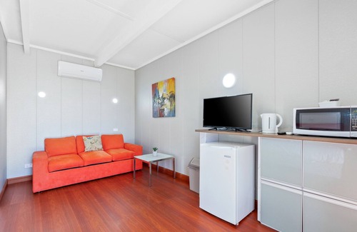 Finley Hotel | Eco-Friendly Albion Hotel Motel with Breakfast & Family Amenities