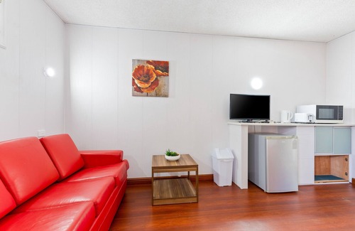 Finley Hotel | Eco-Friendly Albion Hotel Motel with Breakfast & Family Amenities