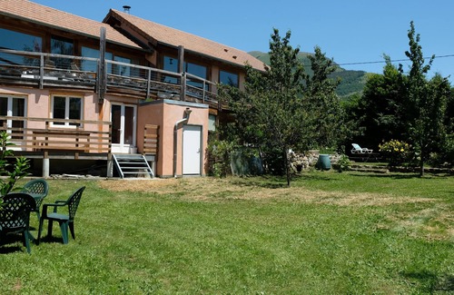 La Roche-des-Arnauds House | Tranquil Albiréo Gîte with Hot Tub and Lake Views