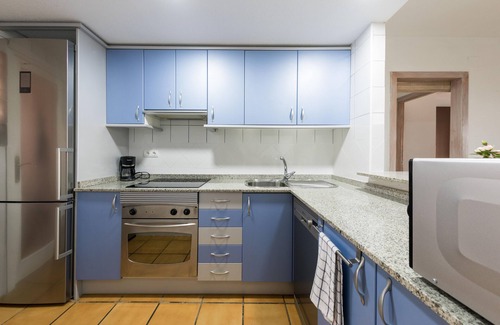 El Albir Apartment | Albir Escape: Oceanfront Bliss with Spa & Pool Access