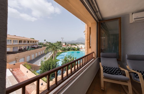 El Albir Apartment | Albir Escape: Oceanfront Bliss with Spa & Pool Access