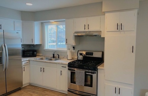 Aurora House | Top-Rated Albor Homes: Family-Friendly with Spa & Breakfast