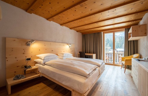 Pontresina Hotel | Albris: Eco-Friendly Hotel with Spa & Family Amenities