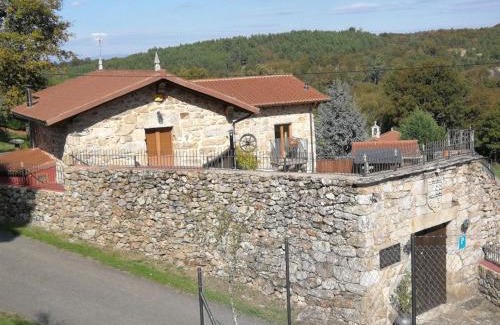 Celanova Hotel | Pet-Friendly Retreat at Alcázar Milmanda with Pool Access